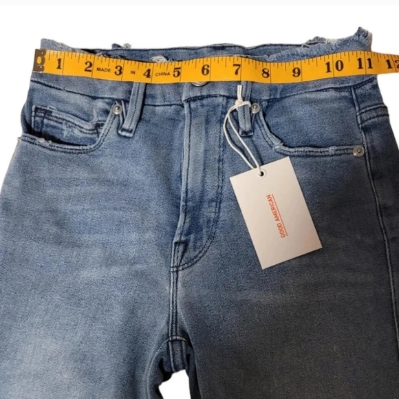 Good American Good Straight Jeans with frayed hem - Picture 5 of 8